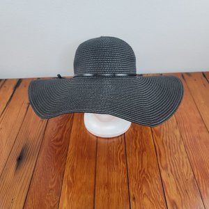 Rue 21 etc!  Women’s Floppy Wide Brim Summer Hat Black 100% Paper Straw One Size